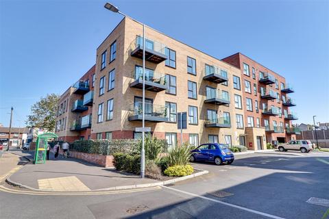 1 bedroom flat for sale, Fairfax Drive, Westcliff-On-Sea SS0