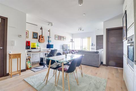 1 bedroom flat for sale, Fairfax Drive, Westcliff-On-Sea SS0
