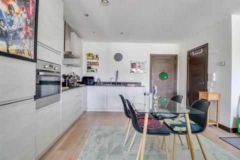 1 bedroom flat for sale, Fairfax Drive, Westcliff-On-Sea SS0