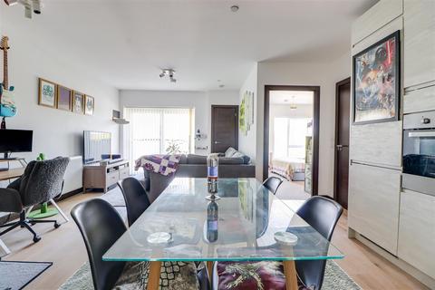 1 bedroom flat for sale, Fairfax Drive, Westcliff-On-Sea SS0