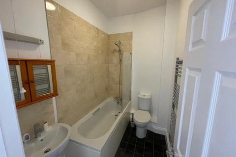 1 bedroom ground floor flat to rent, Queens Gardens, Eastbourne