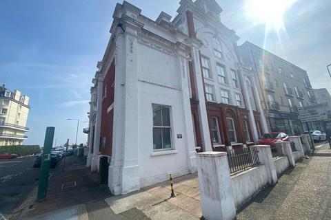 1 bedroom ground floor flat to rent, Queens Gardens, Eastbourne