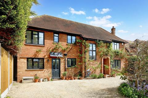 6 Howard Road, Seer Green, Beaconsfield, HP9 2XS