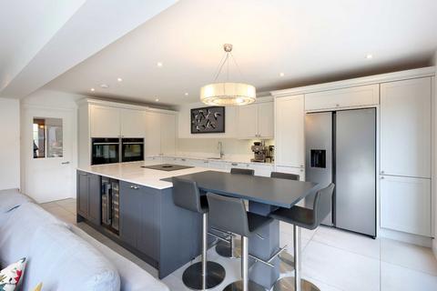 6 Howard Road, Seer Green, Beaconsfield, HP9 2XS