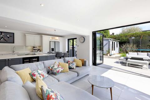 6 Howard Road, Seer Green, Beaconsfield, HP9 2XS