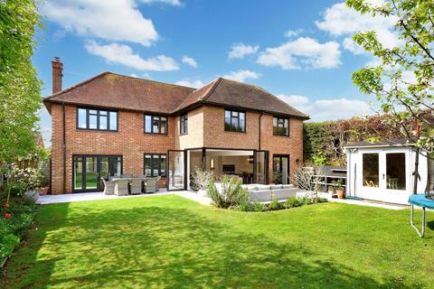 6 Howard Road, Seer Green, Beaconsfield, HP9 2XS