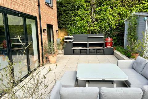 6 Howard Road, Seer Green, Beaconsfield, HP9 2XS