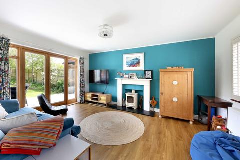 6 Howard Road, Seer Green, Beaconsfield, HP9 2XS
