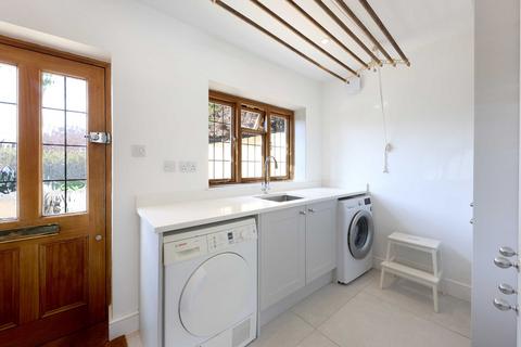 6 Howard Road, Seer Green, Beaconsfield, HP9 2XS