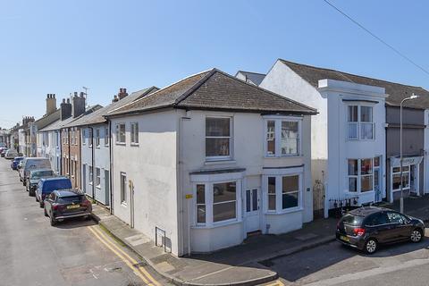 3 bedroom end of terrace house for sale, North Barrack Road, Walmer, Deal, Kent