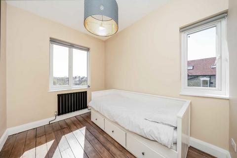 2 bedroom flat for sale, Somerfield Road, London N4