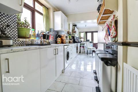 3 bedroom end of terrace house for sale, Sterry Road, Dagenham