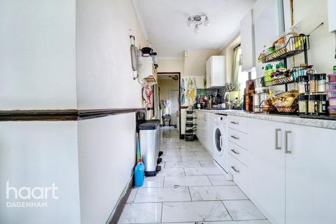 3 bedroom end of terrace house for sale, Sterry Road, Dagenham