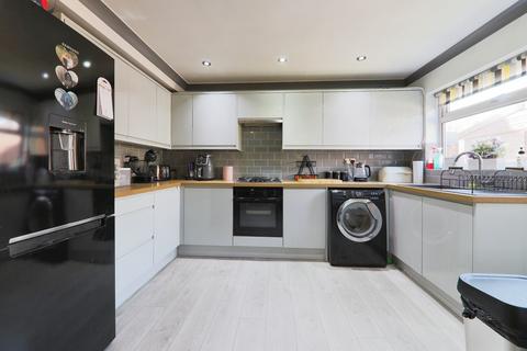 3 bedroom semi-detached house for sale, Kingston Road, Willerby, Hull, HU10 6PX