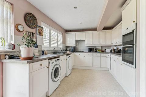 2 bedroom end of terrace house for sale, Harrow Way, Carpenders Park
