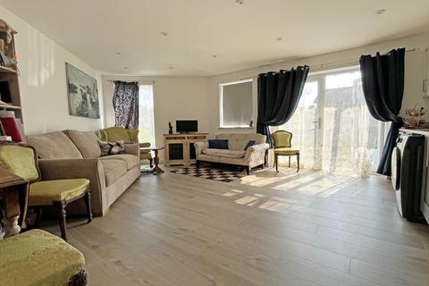 2 bedroom flat for sale, Langney Road, Eastbourne, BN22 8AG