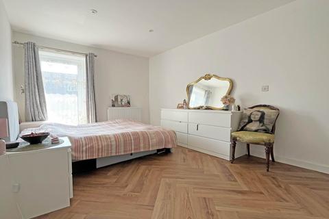 2 bedroom flat for sale, Langney Road, Eastbourne, BN22 8AG