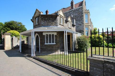 2 bedroom detached house to rent, Westbury Road, Bristol BS9