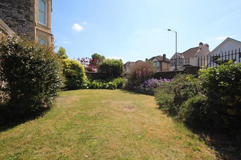 2 bedroom detached house to rent, Westbury Road, Bristol BS9