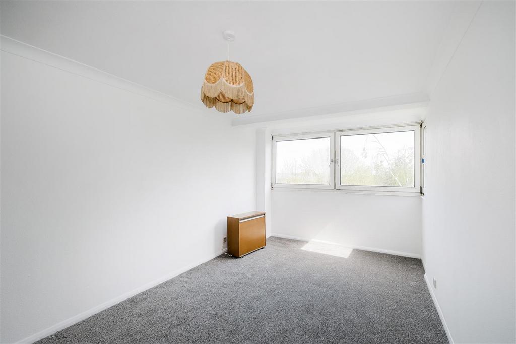 22 Aston court-10.jpg
