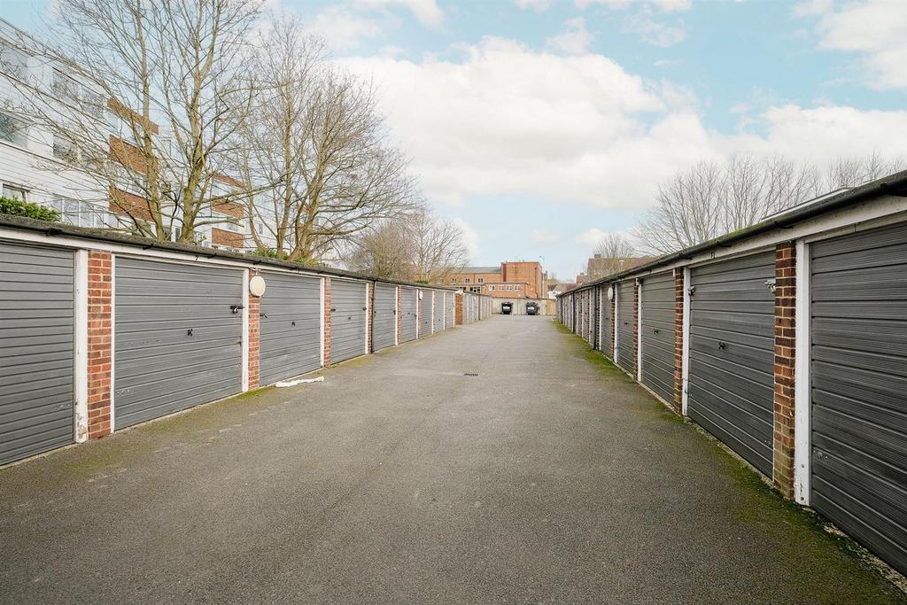 18 Aston Court-15 resized.jpg
