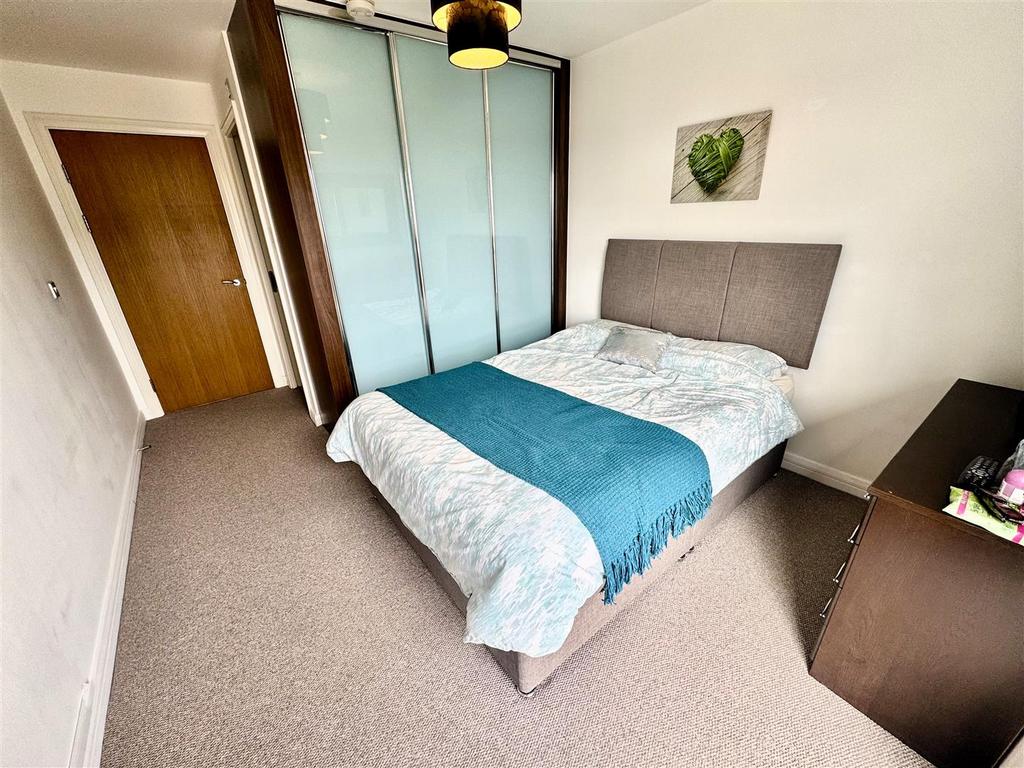 Bed 1.jpg