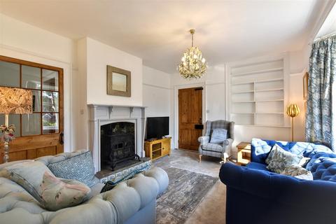 3 bedroom semi-detached house to rent, Station Road, Aylesford