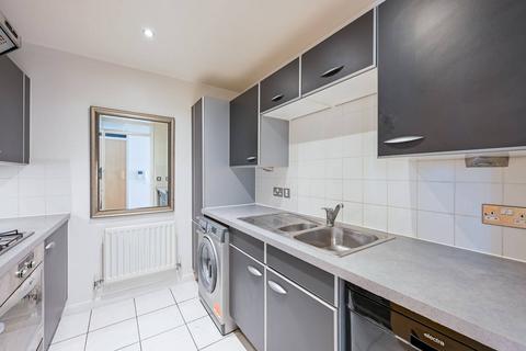 2 bedroom flat for sale, Bridge Court, Canary Wharf, London, E14