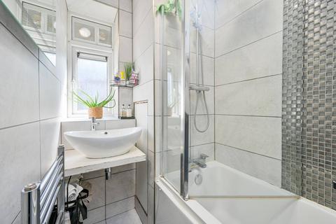 3 bedroom flat for sale, Oak Way, Acton, London, W3