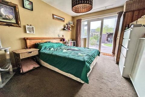 3 bedroom detached bungalow for sale, Northmoor