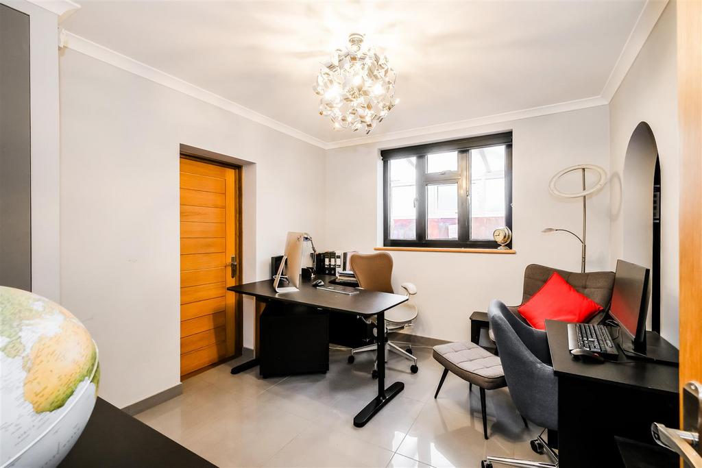 17 Hermitage Close-26.jpg