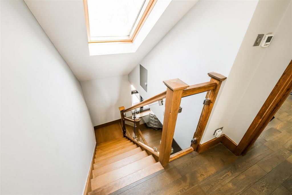 17 Hermitage Close-5.jpg
