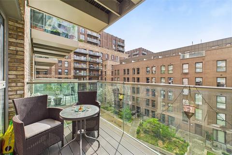 3 bedroom flat for sale, Chamberlain Court, 11 Ironworks Way, London, E13 9GF