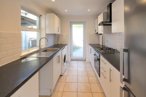 3 bedroom semi-detached house to rent, Mayfield Crescent, Brighton