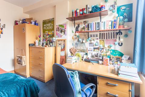 5 bedroom house to rent, Kimbolton Avenue, Nottingham NG7