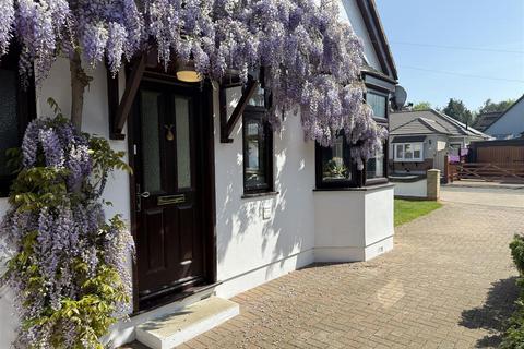4 bedroom semi-detached house for sale, Baddow Place Avenue, Chelmsford