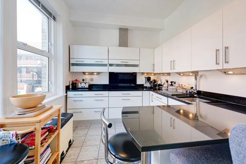 2 bedroom flat for sale, Glenloch Road, London NW3