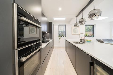 3 bedroom flat for sale, Fordwych Road, London NW2