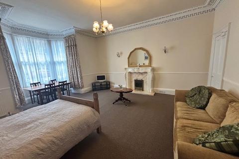3 bedroom flat to rent, Bernard Terrace, Newington, Edinburgh, EH8