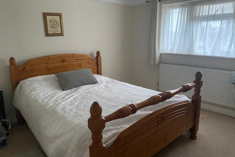 1 bedroom in a house share to rent, Grand Avenue, Wembley HA9