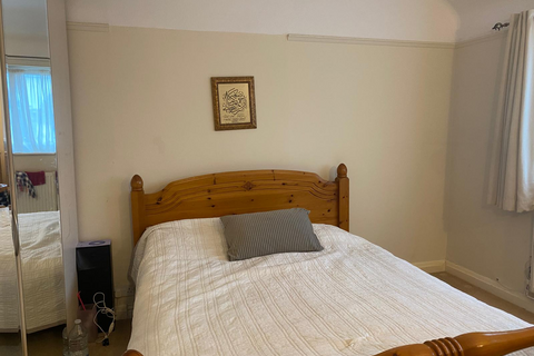 1 bedroom in a house share to rent, Grand Avenue, Wembley HA9