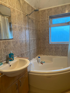 1 bedroom in a house share to rent, Grand Avenue, Wembley HA9