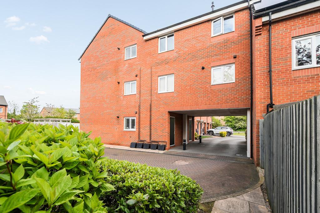 14 Fieldfare Close