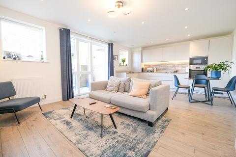 2 Bruce Grove, Orpington, BR6 0HF