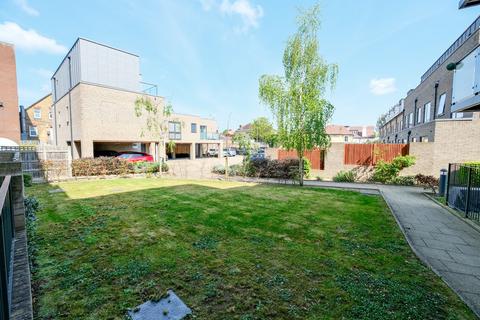 2 Bruce Grove, Orpington, BR6 0HF
