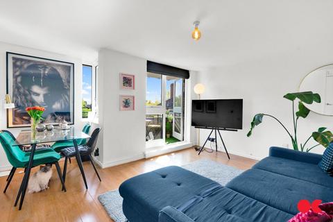 45 Burr Close, London, E1W 1NB