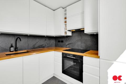 45 Burr Close, London, E1W 1NB
