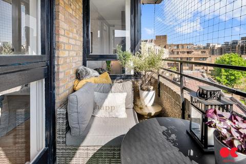 45 Burr Close, London, E1W 1NB