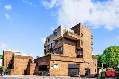 45 Burr Close, London, E1W 1NB