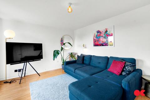 45 Burr Close, London, E1W 1NB
